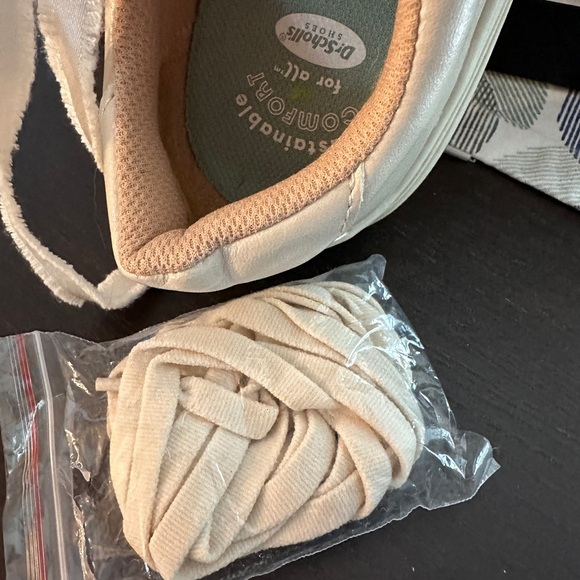 Size 7.5 Women’s Dr. Scholl’s Time Off Sneaker, Beige faux leather. - Picture 7 of 8